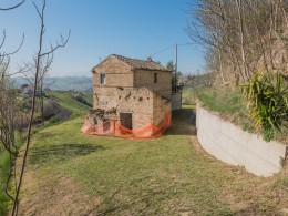 FARMHOUSE TO RENOVATE FOR SALE IN MONTEFIORE DELL'ASO in the Marche in Italy